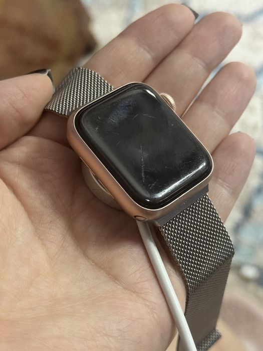 Apple Watch series 5 pink