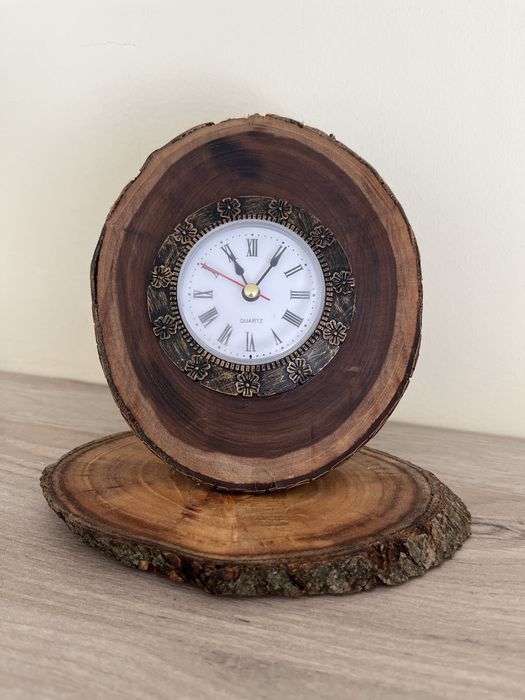 Стенен часовник.