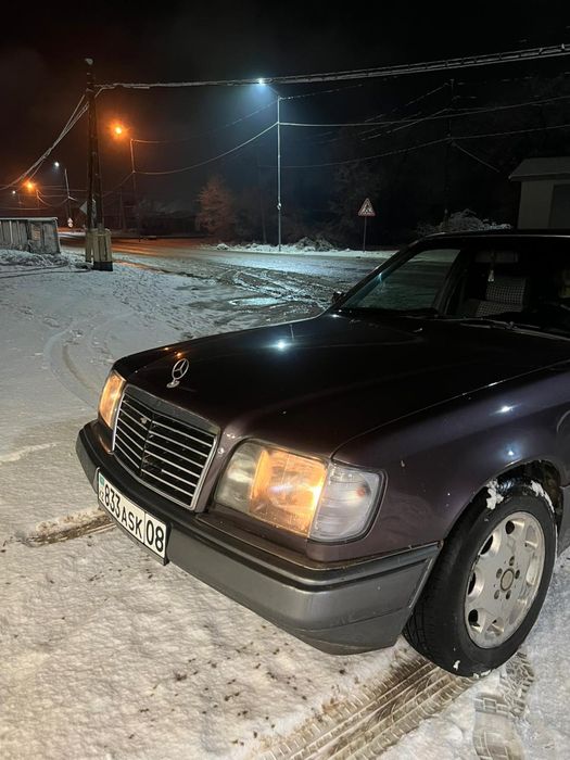 Мерседесс-220Е класс в хорошем состоянии