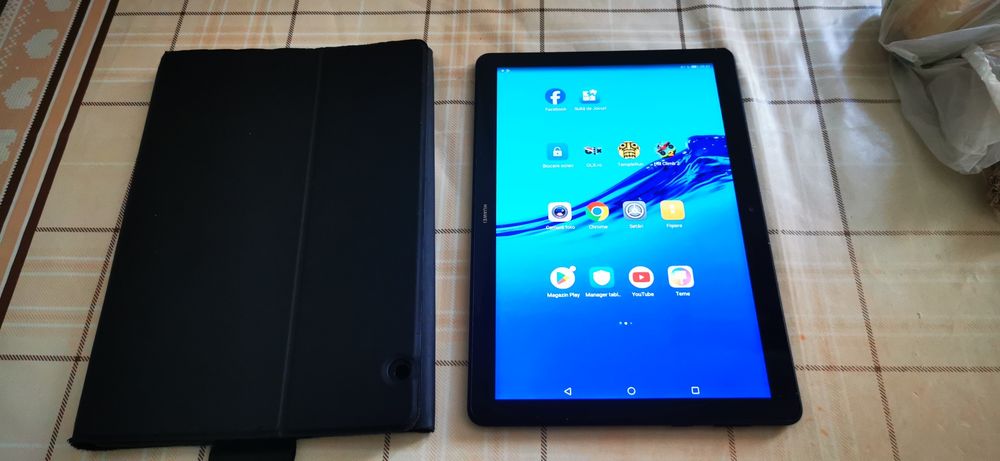 Tableta Huawei T5, display 10 inch. cu husa