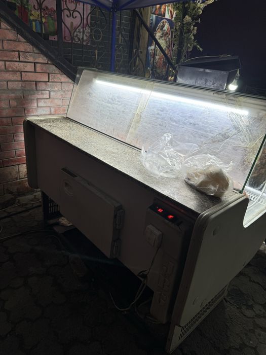 Продам витринный холодильник