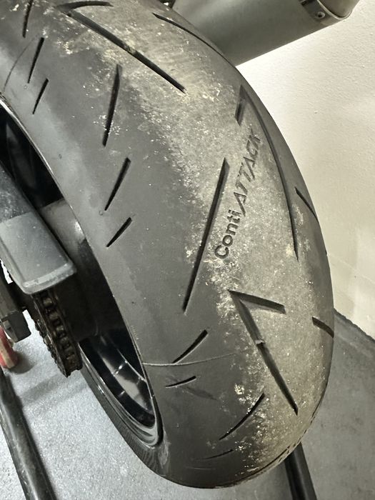 Suzuki Gsx-R1000, K7.