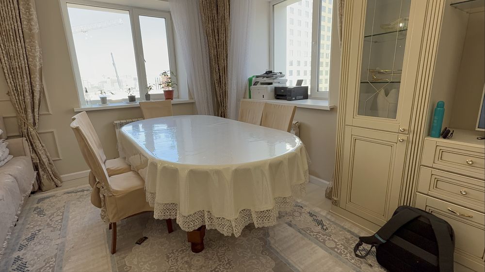 Стол сос стулями 6 шт …..