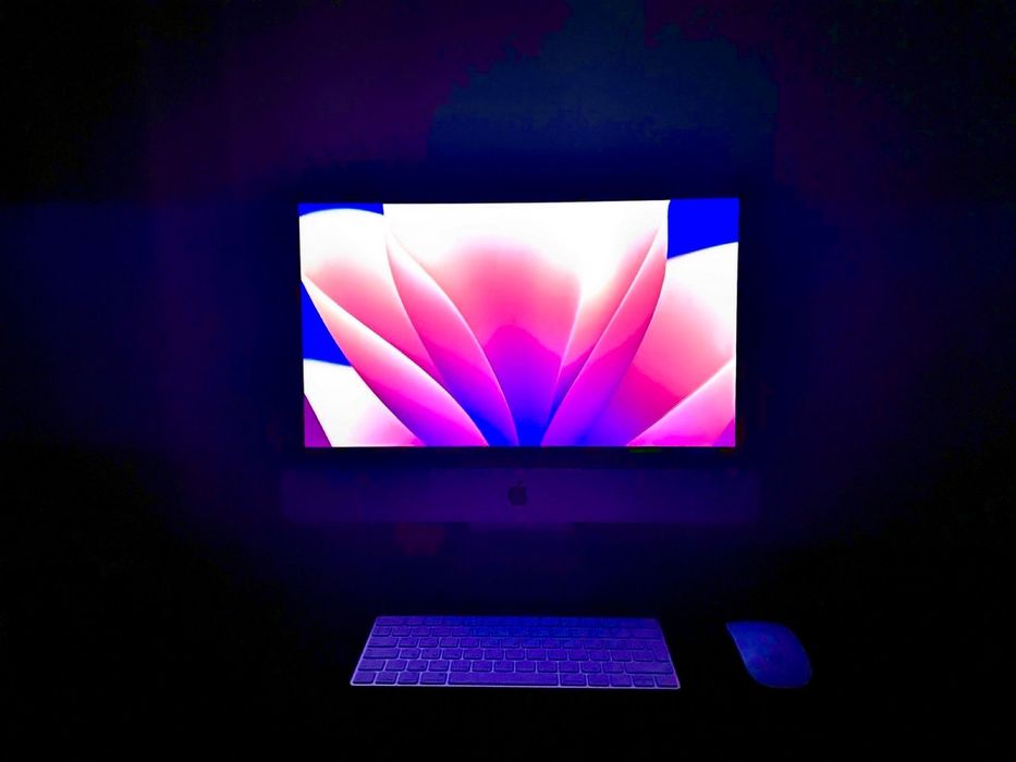 Компьютер iMac 21.5 дюйм моноблок