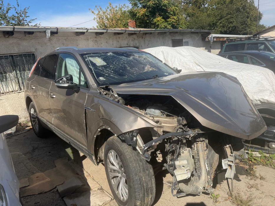 Auto Touareg 2019, avariat major