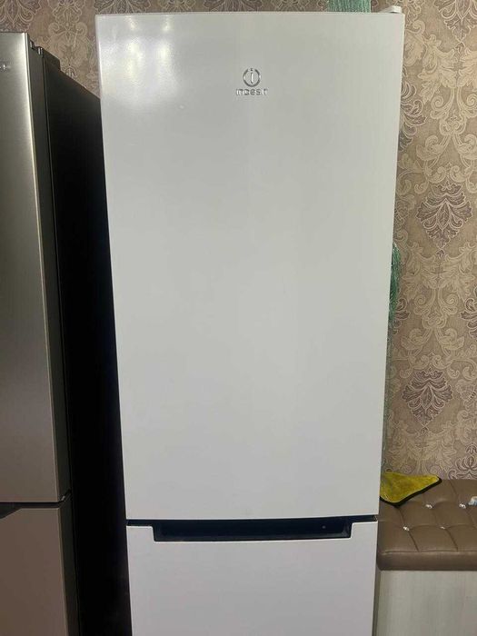 Холодильник "Индезит"