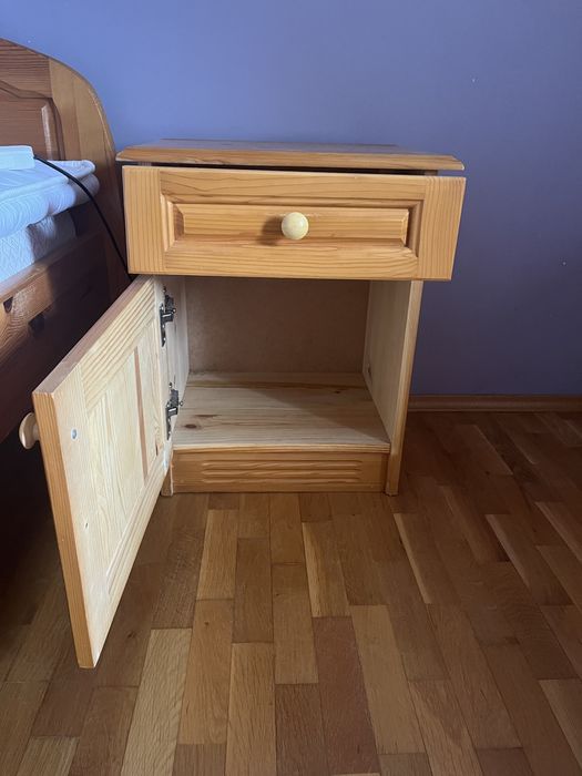 Четири чам нощни шкафчета