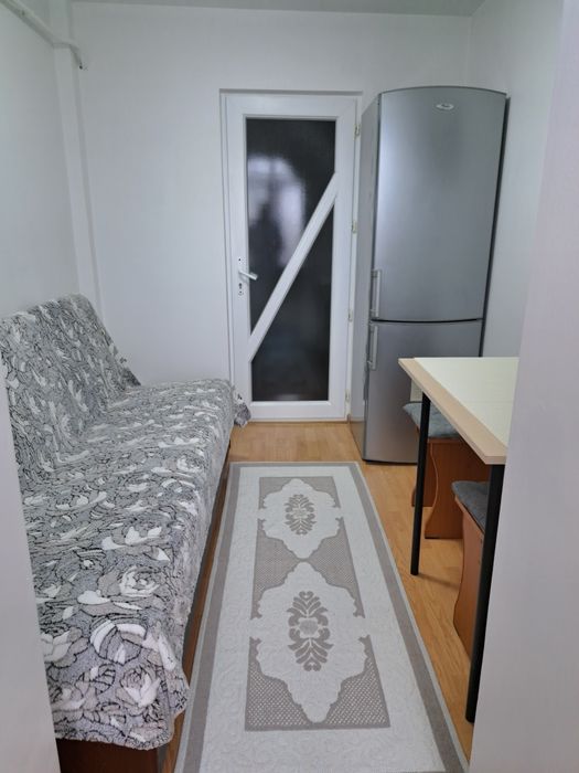 Apartament 2 camere de vânzare, zona Liceul Sportiv