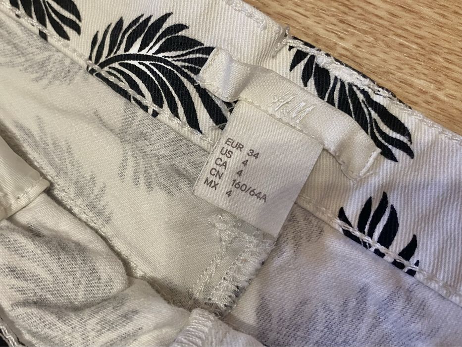 Къси дамски панталони