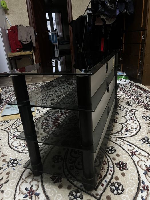 Тумбочка стеклянная