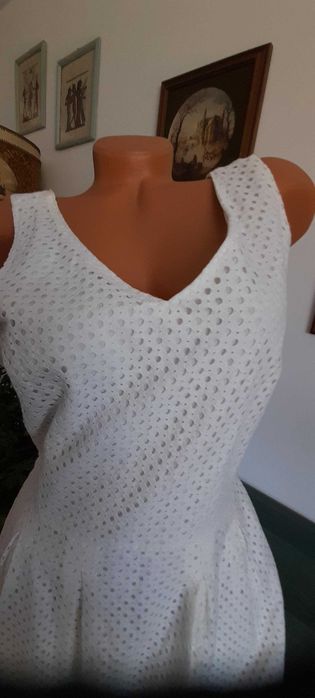 1. Rochii din material fin – stil boho-lejer, perfecte pentru vară.