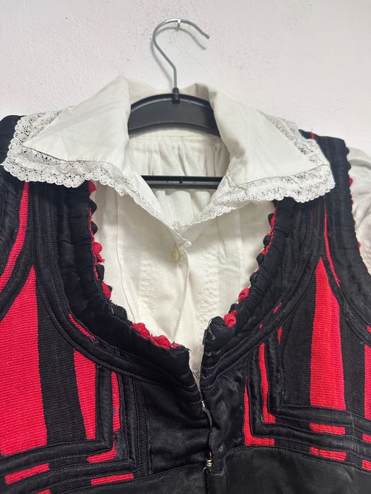 Costum popular anii 1980