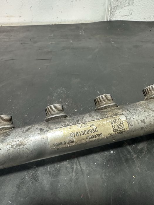 Rampa injectoare volkswagen Vw Crafter 2.5 TDI 076130093C