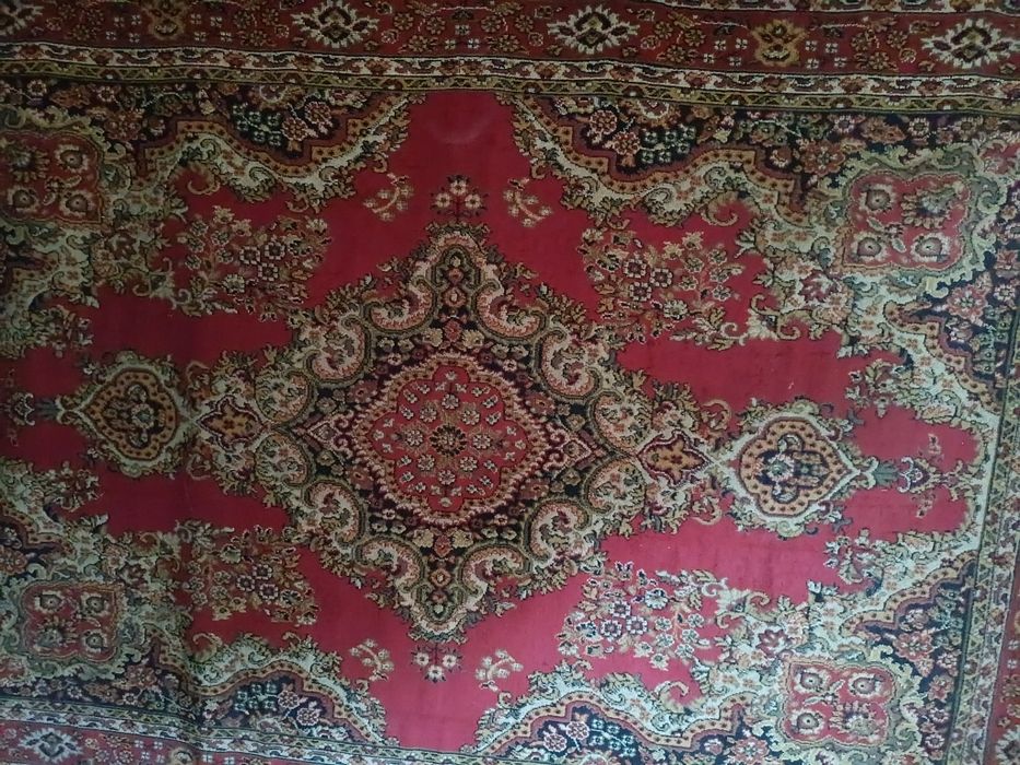 Продаеться ковер