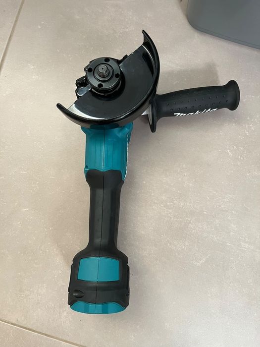 Flex polizor unghiular Makita DGA506 cu motor Brushless și frana