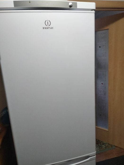 Холодильник индезит в хорошем состоянии