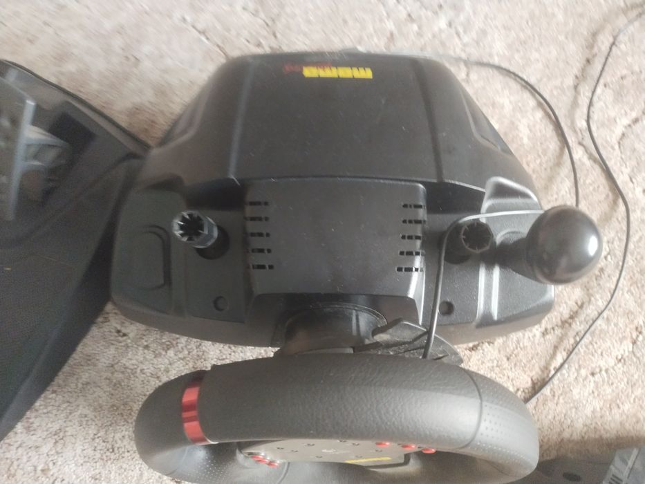 Игровой руль Момо