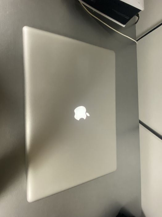 Vând laptop Mac Book pro din anul 2012