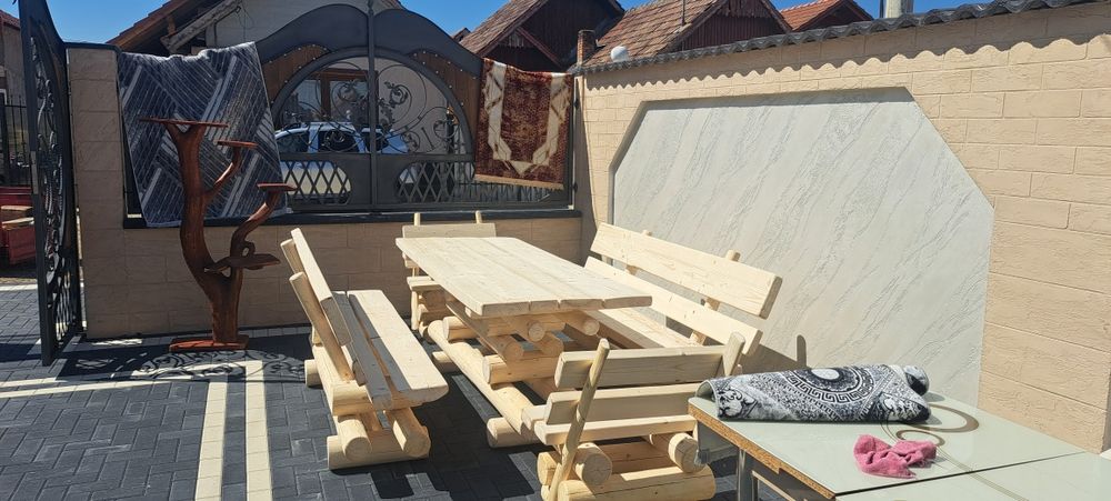 Masă+ 2 bănci din lemn masiv