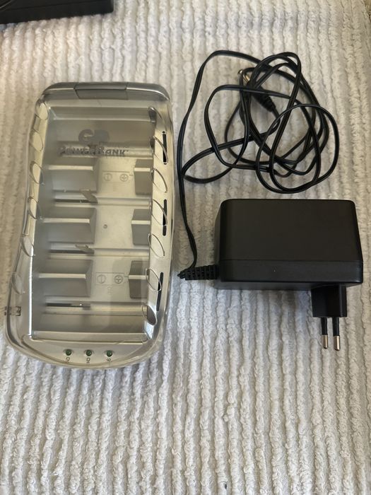 Универсално Зарядно за батерии GP PowerBank D / C / AA / AAA / 9V