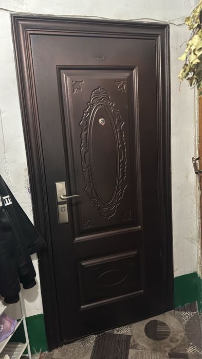 Продам входную дверь