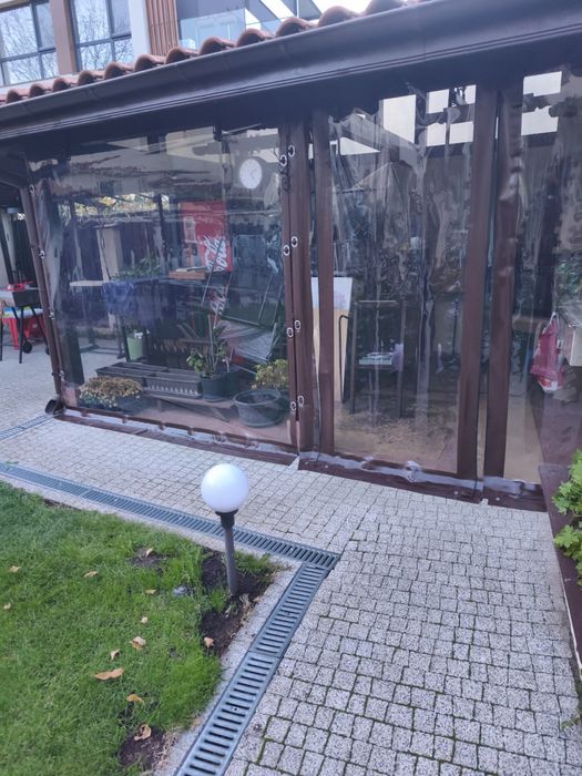 Ветроупорни завеси тенти покривала бризенти шатри ветробрани