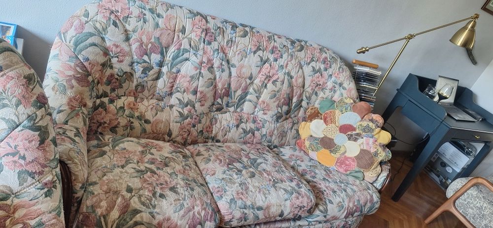 Два фотьойла и триместен диван