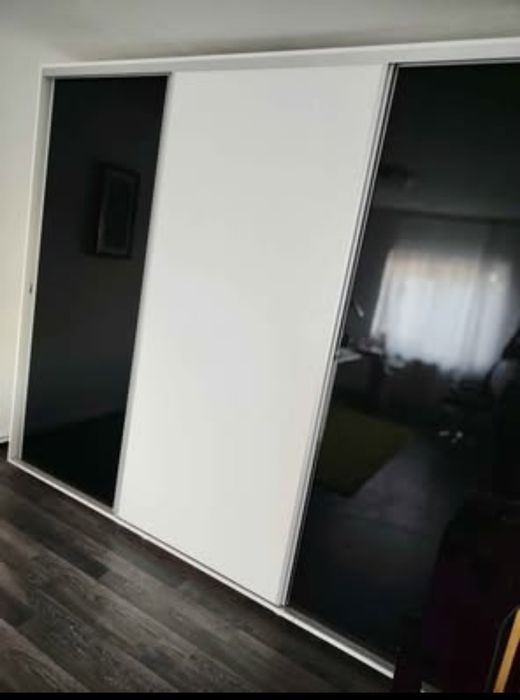 Vand dulap cu uși glisante