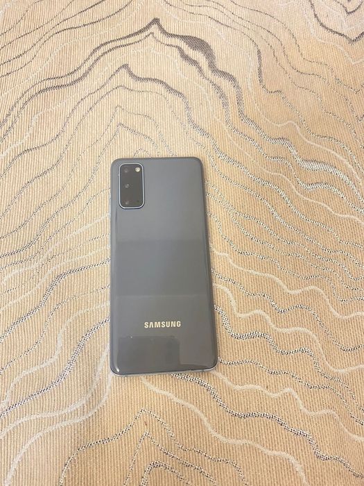 Продаю Samsung s20