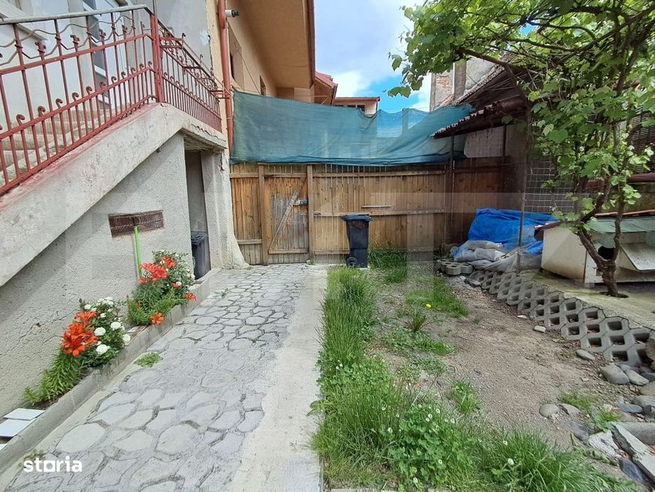 Casa Individuala Etaj si Demisol, zona Reghin