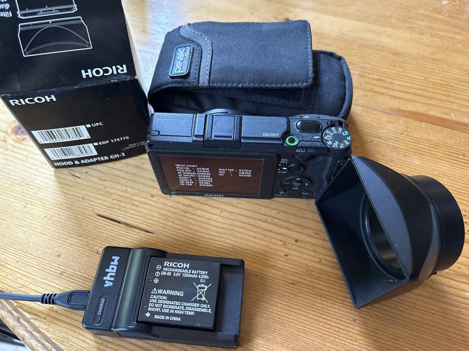 Ricoh GR II – 16.2MP APS-C, WiFi, doar 7.000 declanșări