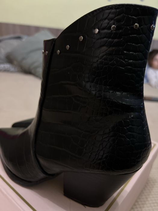 Дамски кожени боти