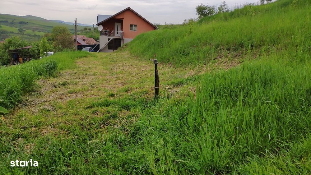Teren de vânzare cu acces asfaltat și utilități
