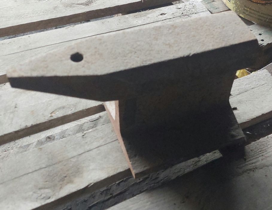 Малка наковалния