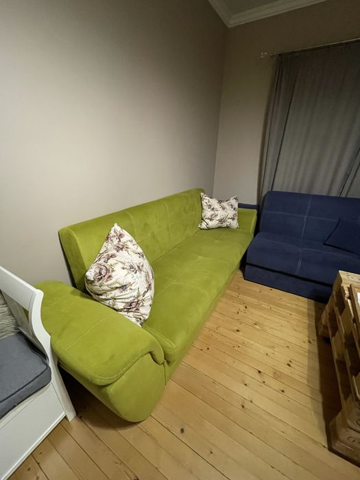 Дивани два едни и същи само че са различни цветове