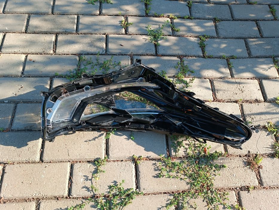 Продам заднее стекло, фара