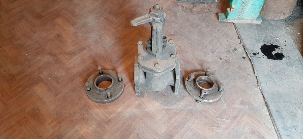 Задвижка на 80 новая