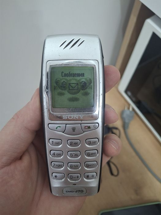 Телефон Sony J70