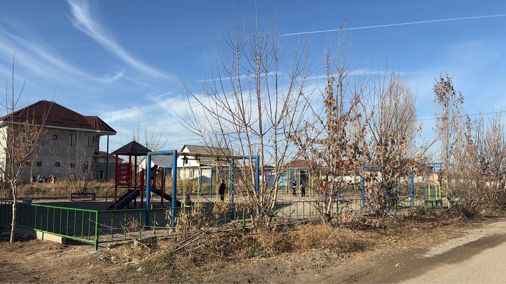 Продам участок с недостроенным домом