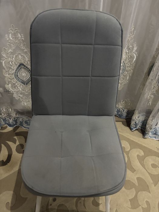 Продам стол с 8 стулями