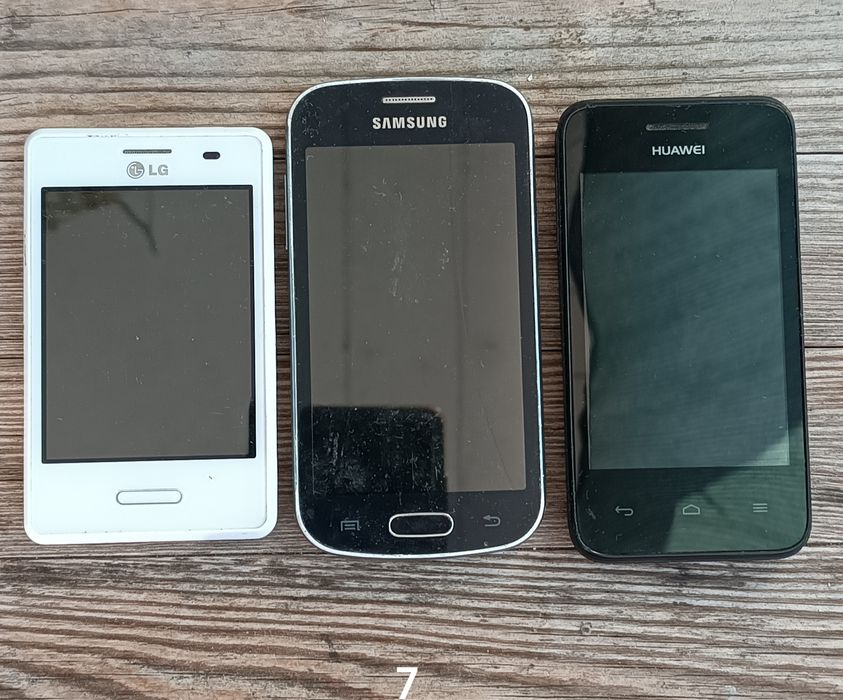 Ретро телефони  с копчета и тъч скрийн