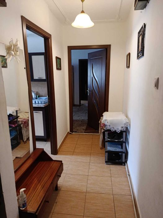 PF vând ap 2 camere etaj intermediar