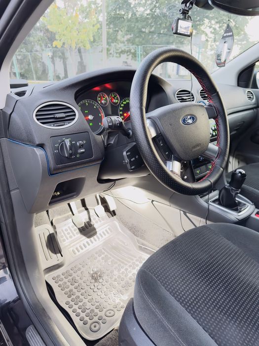 Ford Focus Ghia 2005 1.6 90 cai