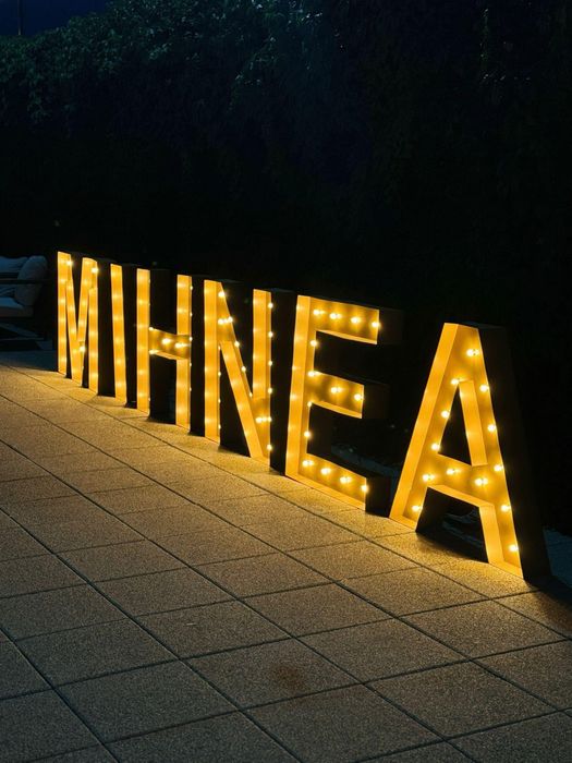 Vand / Inchiriez litere/cifre volumetrice luminoase aurii 90cm