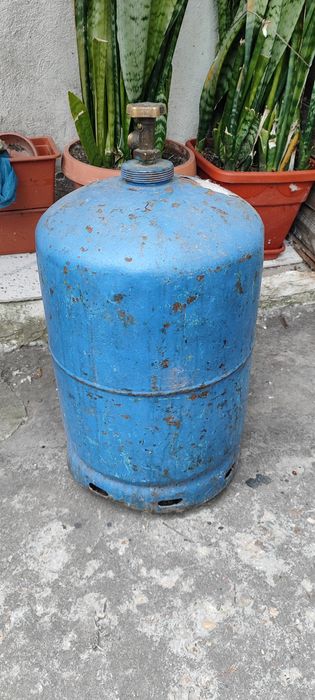 Butelie aragaz albastră fără gardă.