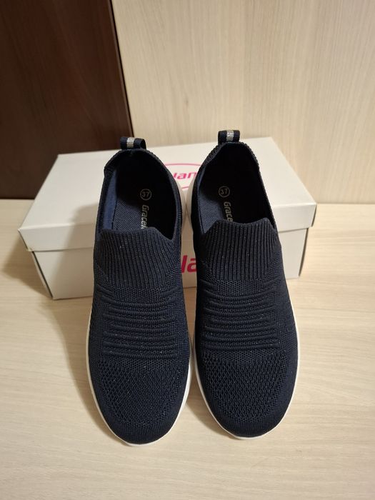 Adidasi / Pantofi sport dama noi, transport gratuit