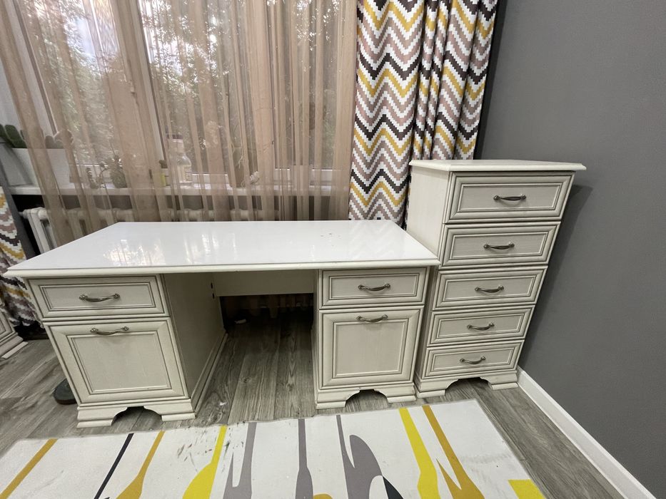 Комод, шкаф, стол