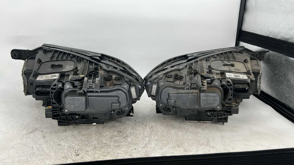 Far bixenon stanga/dreapta Volkswagen Passat B8