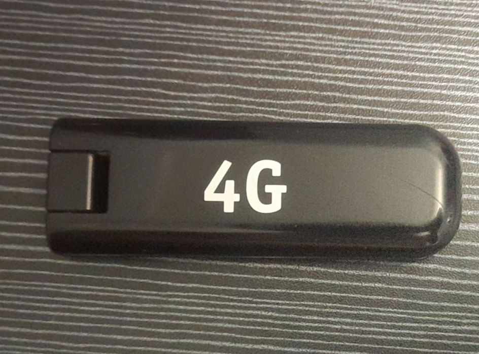 Kompga sim karta orqali internet beruvchi Modem