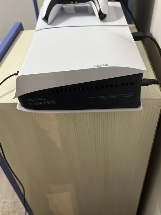 PS5 с две игри gta 5 и farming sim 25